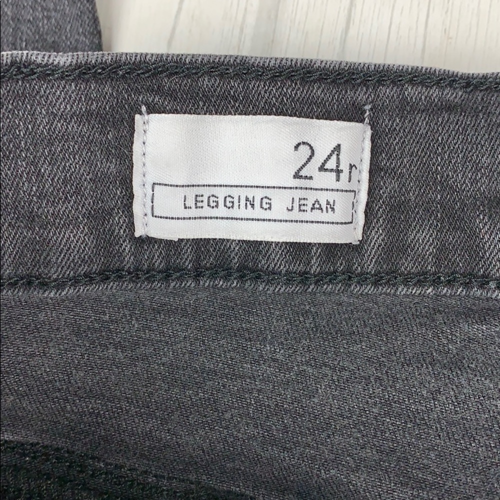 Gap Trinity Performance Distressed Wash Jegging - image 2